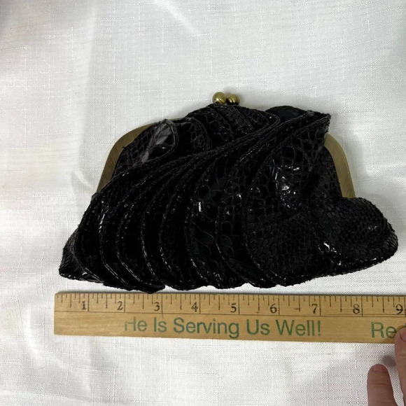 Avon Small Black Ruffle Clutch with Kiss Lock - Picture 8 of 12